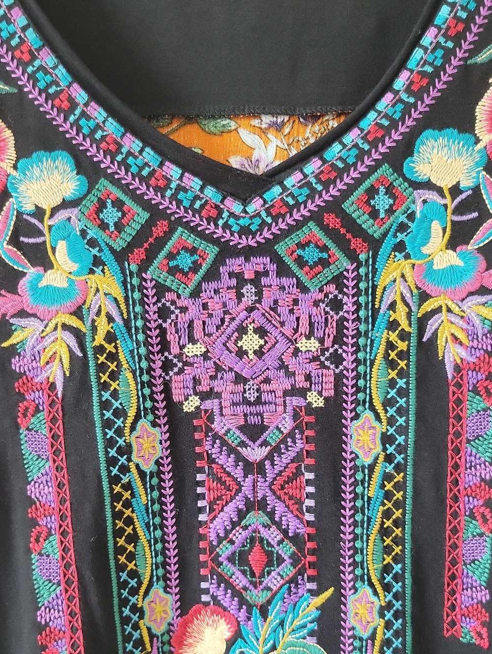Calessa Black Embroidered Tunic Size XL - Picture 2 of 7